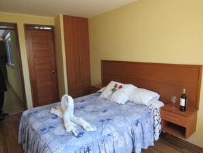 Double Room, 1 Double Bed, Private Bathroom | Desk, iron/ironing board, rollaway beds, free WiFi - Sumac Tika Hostal (Cusco)