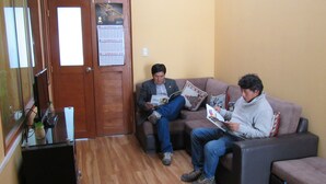 Lobby sitting area - Sumac Tika Hostal (Cusco)