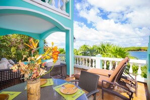 Outdoor dining - West End waterfront w/Amenities and Views to Match! (Roatan)