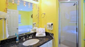 Hair dryer, towels - **OCTOPUS'S GARDEN @ CORAL HAMMOCK** Spacious Home & Pool + LAST KEY SERVICES... (Key West)
