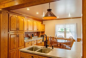 Frigorífic, microones, forn i placa de cuina 