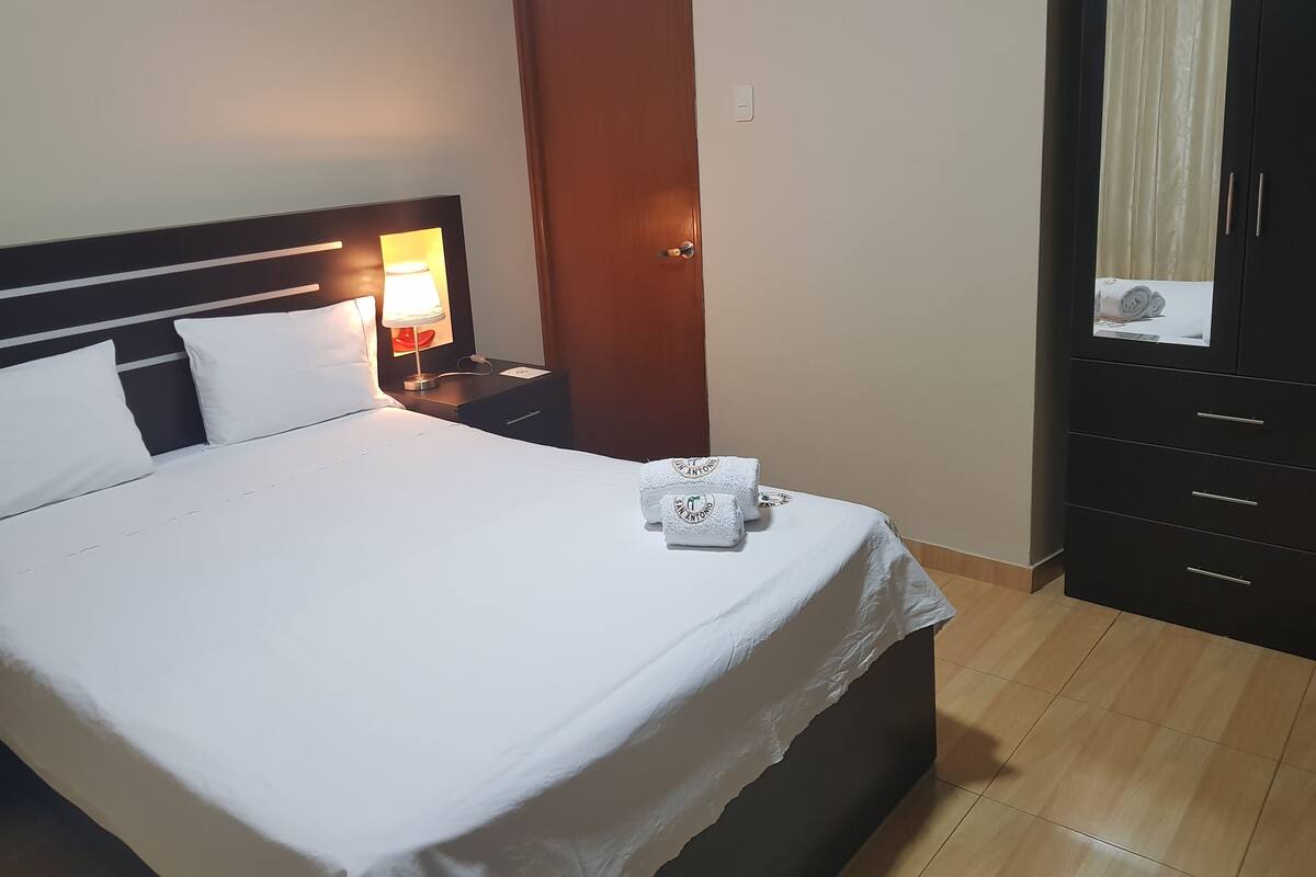 1 sovrum, sängtillbehör av högsta kvalitet och minibar