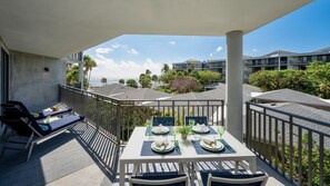Outdoor dining - **FOLLOW THE SUN @ THE BEACH** Ocean Condo / Pool & Tennis + LAST KEY SERVICES.. (Key West)
