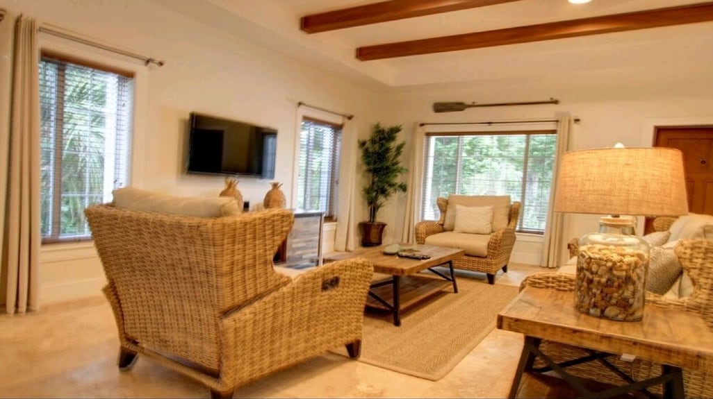 Celebrate The Holidays At This Newly Constructed Town Home With Pool #1 - Harbour Island