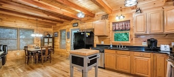 Among the Laurels and Trees: Private Hot Tub + Fire Pit