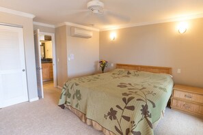 2 bedrooms, iron/ironing board, WiFi