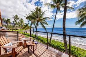 Property grounds - Spectacular Ocean Front Family Vacation Home 4 bed 4 bath AC and pool. (Lahaina)