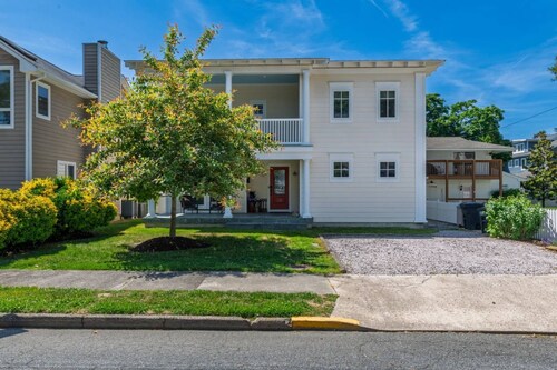 Pet Friendly, 6 BR, 4 BA Home in Rehoboth, 2 Blocks from Beach, 5 Min to Town w/Free Golf and More!