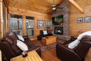 Smart TV, caminetto, videogiochi