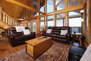 Smart TV, caminetto, videogiochi