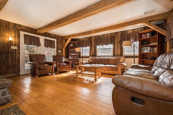 Téléviseur, foyer, lecteur de DVD, chaîne audio