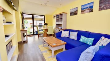 Smart TV, DVD player, video library, stereo