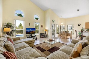 スマートテレビ、テレビゲーム、DVD プレーヤー、テーブルサッカー台