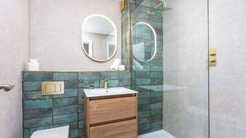 Bathtub, hair dryer, towels
