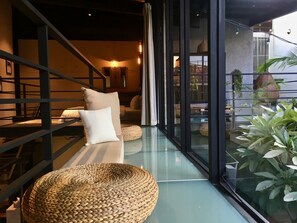 Deluxe-Loft, Mehrere Betten, Badewanne, Zwischengeschoss (Please contact hotel after booking) | Blick auf den Innenhof