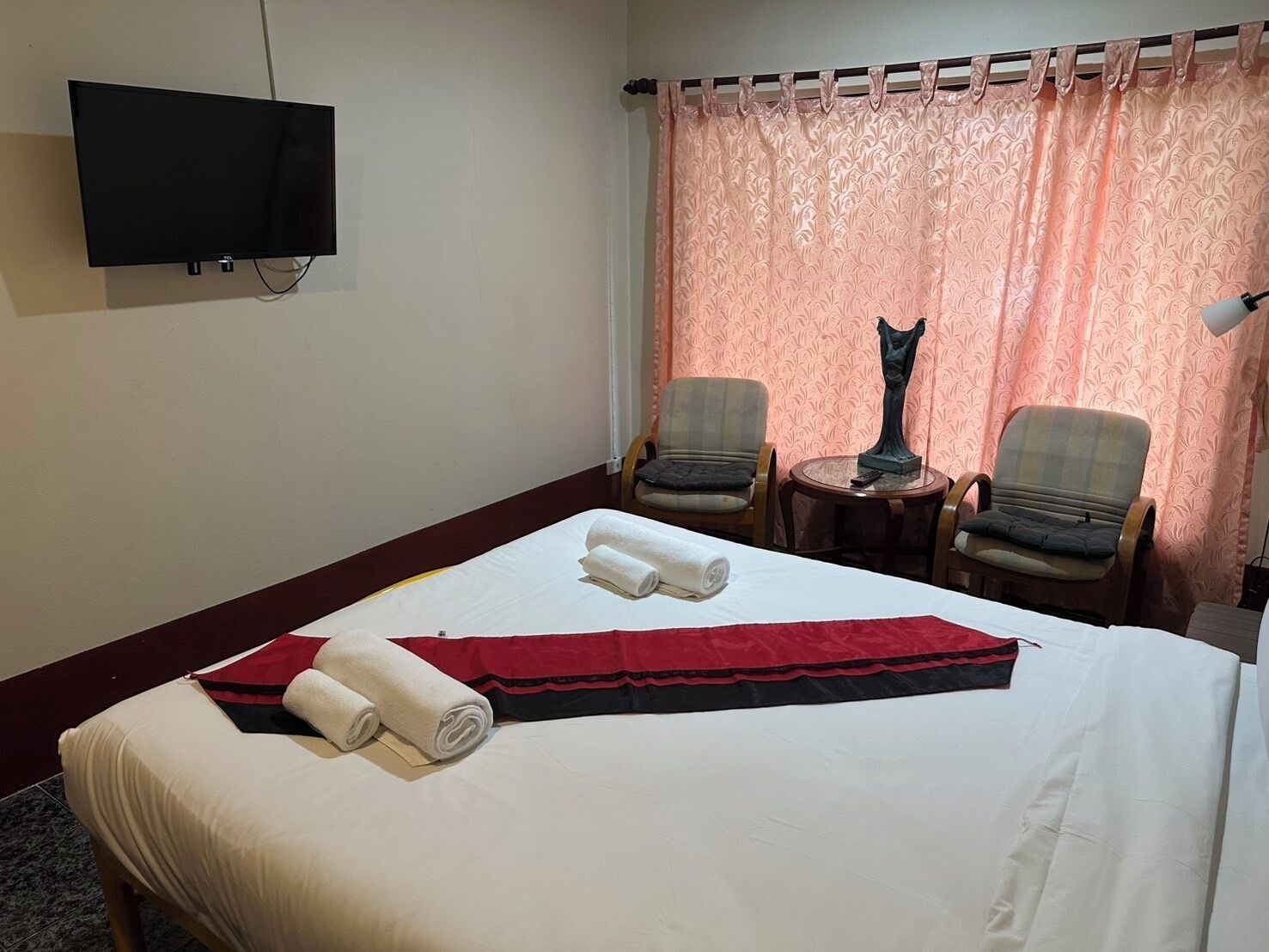 Rum | Minibar, värdeförvaringsskåp på rummet, gratis wi-fi och sängkläder