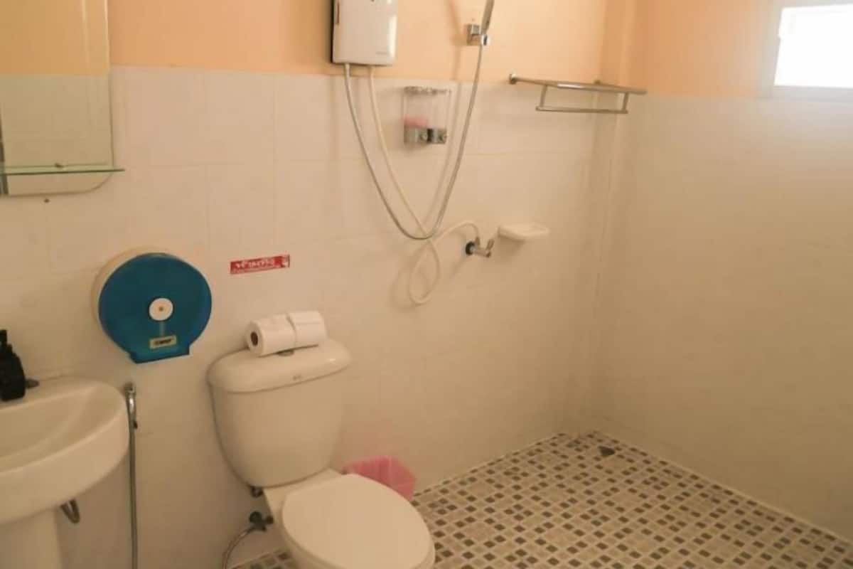 Ducha, artículos de tocador gratuitos, secador de pelo, toallas