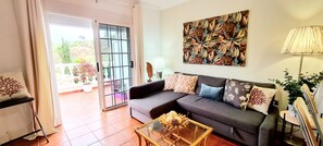 Smart TV, books - NEAR BEACH. 90 METER. 2 DOUBLE ROOMS. KITCHEN GREAT TERRACE SEA VIEWS. WIFIPARKING (Puerto de la cruz)