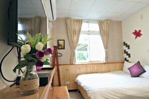 Basic Quadruple Room | Desk, blackout drapes, free WiFi - 556Homestay (Tainan)