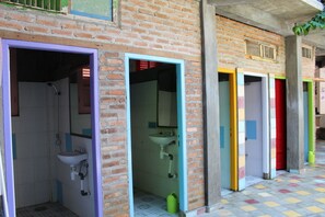 Shared Dormitory, Mixed Dorm (8 Beds) | Bathroom | Shower