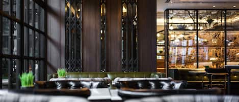 Aamiainen, lounas ja illallinen; kansainvälinen keittiö