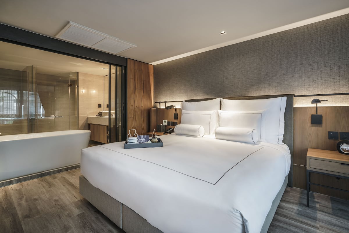 1 bedroom, Egyptian cotton sheets, premium bedding, minibar