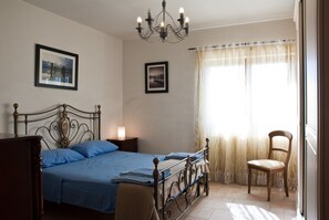 3 bedrooms, iron/ironing board, travel cot, WiFi