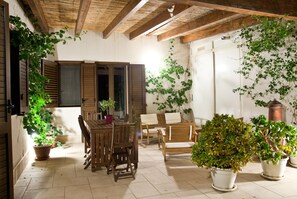 Outdoor dining - Villa ( Casa Sergio) with private pool and Jacuzzi (Monopoli)