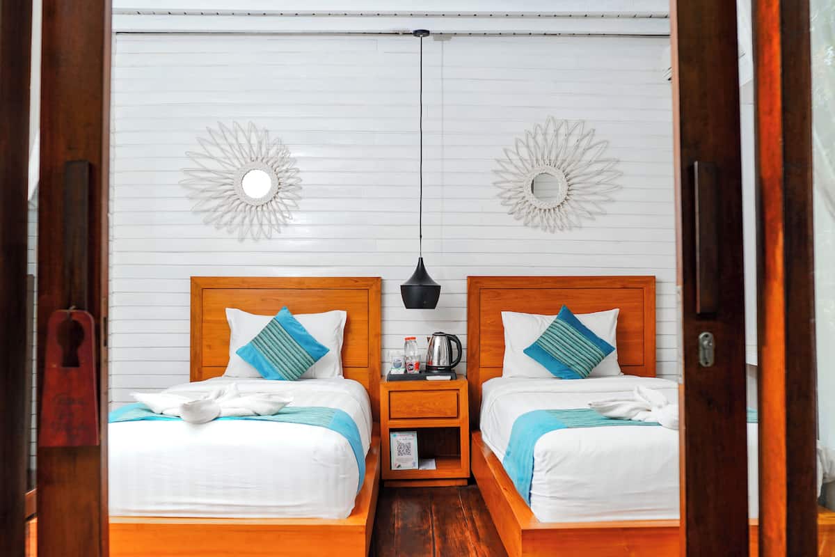Habitación Deluxe, 2 camas individuales | 1 dormitorio, ropa de cama de alta calidad, caja fuerte y wifi gratis