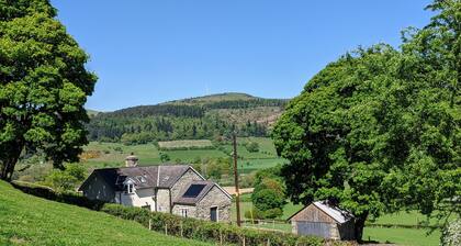 Counrty Cottage with HOT TUB, FIBRE BROADBAND, NETFLIX