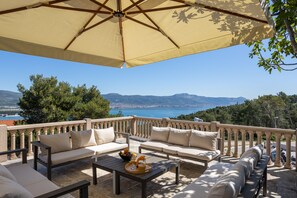 Property grounds - Villa with privat heated Pool and Sea View, garden, BBQ house. (Zedno)