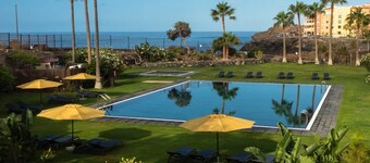 85 Seafront, golf, swimming pool