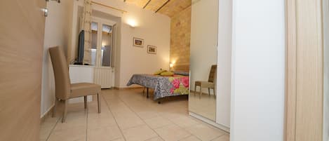 2 室のベッドルーム、アイロン / アイロン台、WiFi、ベッドシーツ