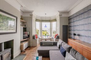 Smart TV, fireplace, video games, DVD player
