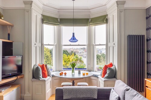 Elegant Luxury sea view apartment. Over looking Bangor marina & Pickie Park.