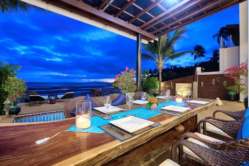 プール付きプライベートラグジュアリーヴィラに面したビーチフロントサンセット