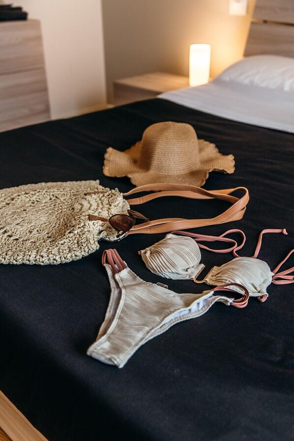 2 عدّة غرف نوم وواي فاي وملاءات أسرّة