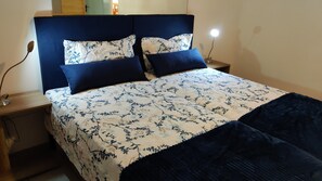 2 bedrooms, desk, iron/ironing board, travel cot - Beautiful apartment with sea view Royal Palm Resort near Willemstad (Willemstad)