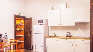 Fridge, microwave, stovetop, coffee/tea maker