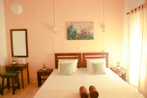 Desk, soundproofing, iron/ironing board, rollaway beds - The Mango (Kandy)