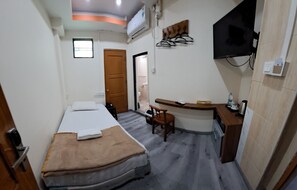 Superior Single Room | Minibar, in-room safe, desk, soundproofing - 121 Hotel Yangon (Yangon)