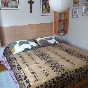 2 slaapkamers, een strijkplank/strijkijzer, beddengoed