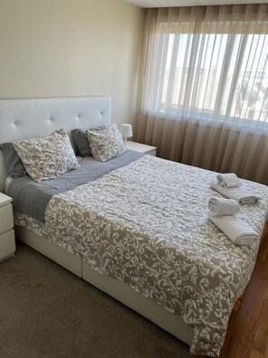 2 chambres, fer et planche à repasser, draps fournis