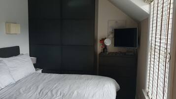 1 bedroom, iron/ironing board, free WiFi, bed sheets