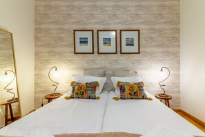 2 habitaciones, tabla de planchar con plancha y cuna de viaje 