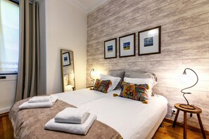 2 habitaciones, tabla de planchar con plancha y cuna de viaje 