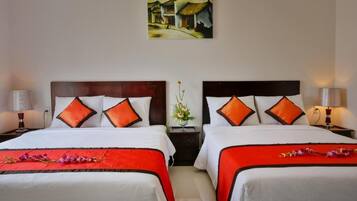 Family Double Room | Minibar, in-room safe, desk, soundproofing