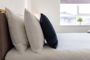 2 habitaciones, tabla de planchar con plancha, cuna de viaje y wifi