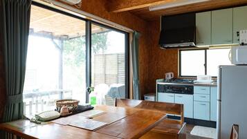 Cottage, non-fumeurs (B) | Bureau, rideaux occultants, Wi-Fi gratuit, draps fournis