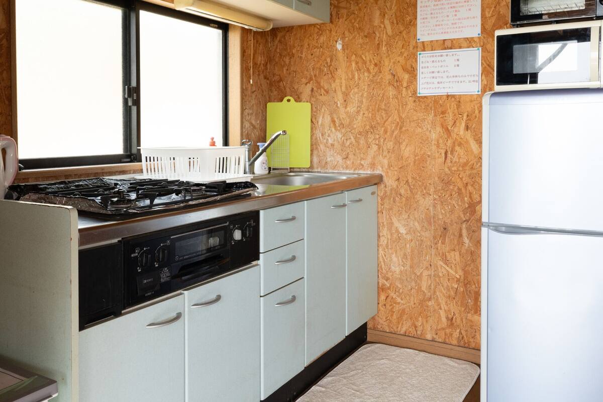 family cottage b, non smoking | private kitchen | mini-fridge, microwave, paper towels